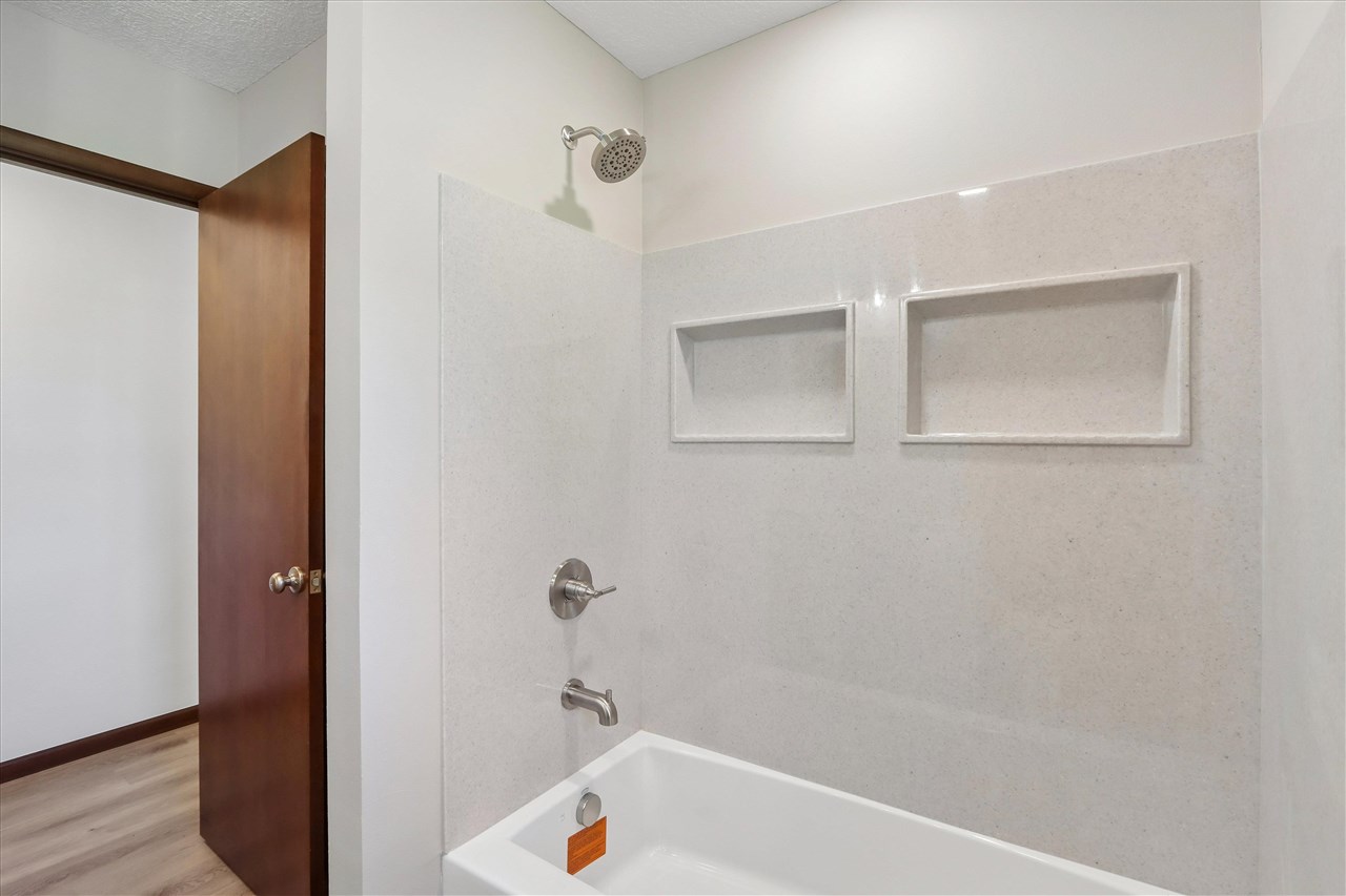 604 Main Street Victor IA 52347