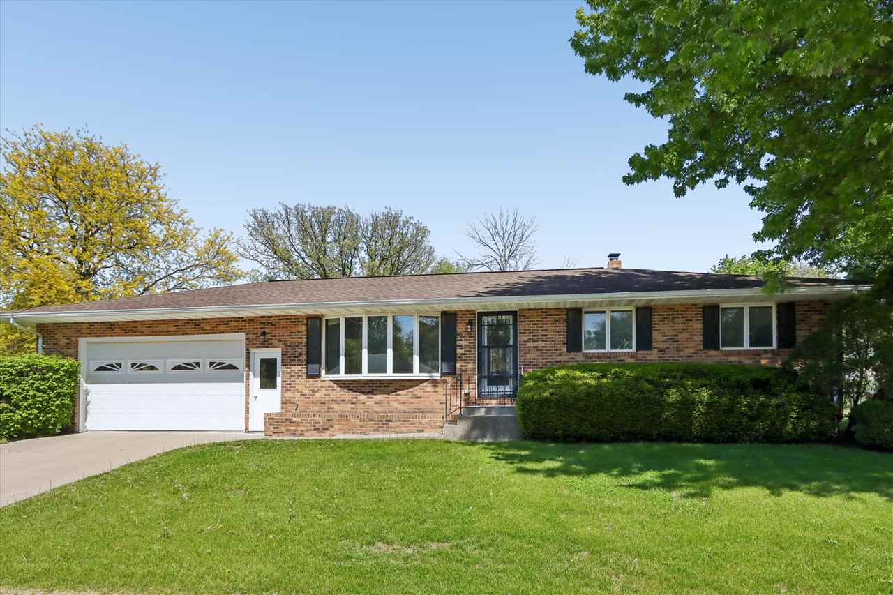 604 Main Street Victor IA 52347