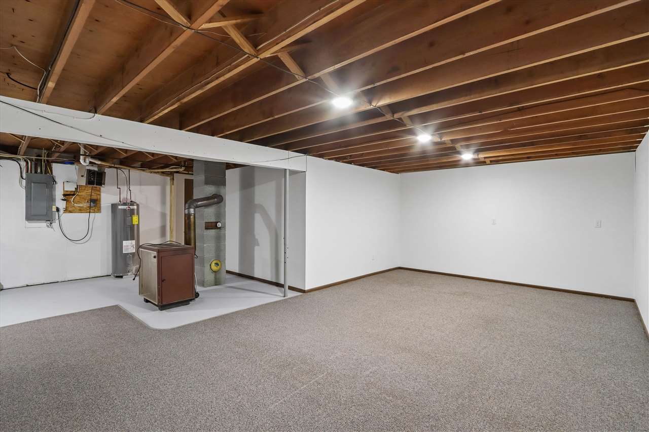 604 Main Street Victor IA 52347