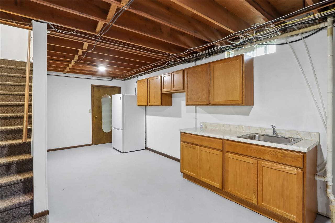 604 Main Street Victor IA 52347