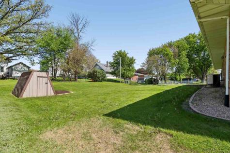604 Main Street Victor IA 52347