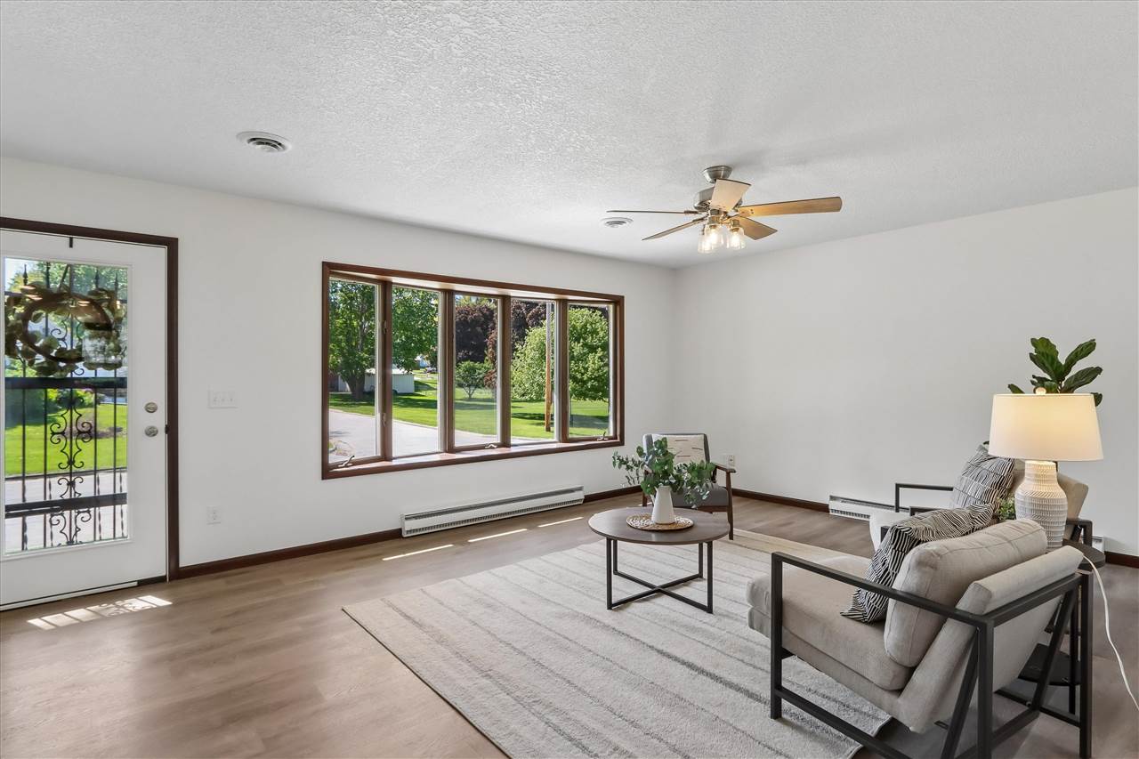 604 Main Street Victor IA 52347