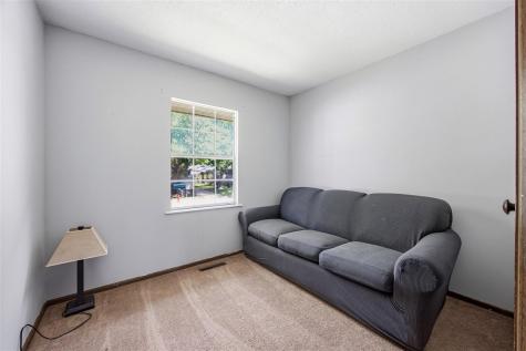 32 Amber Lane Iowa City IA 52240