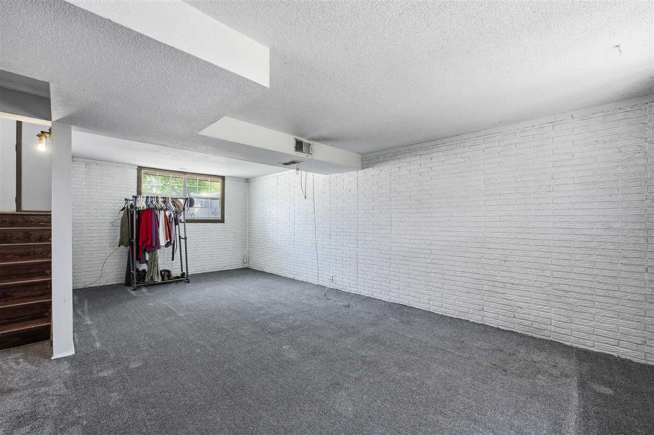32 Amber Lane Iowa City IA 52240