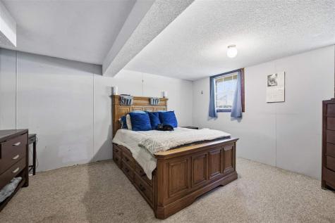 32 Amber Lane Iowa City IA 52240