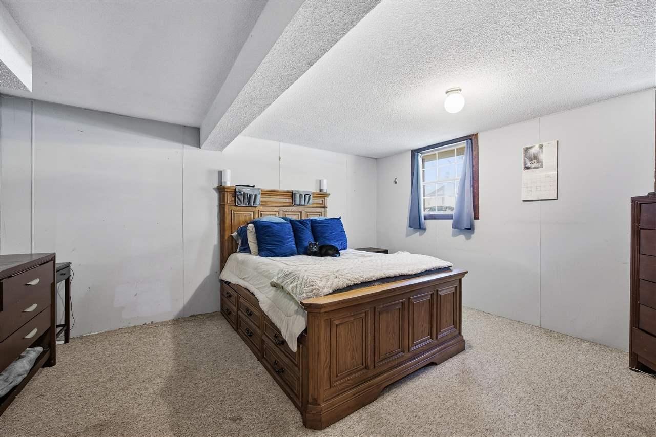 32 Amber Lane Iowa City IA 52240