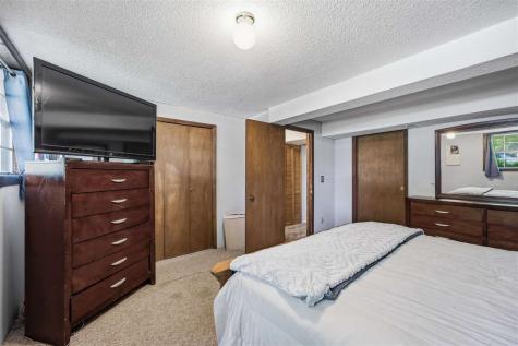 32 Amber Lane Iowa City IA 52240