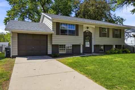 32 Amber Lane Iowa City IA 52240