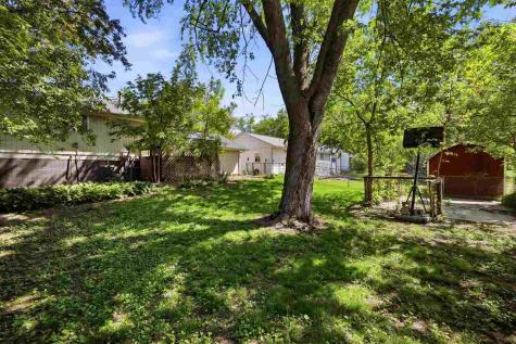 32 Amber Lane Iowa City IA 52240