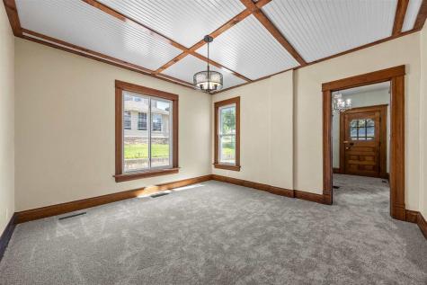 1806 8th Avenue Belle Plaine IA 52208