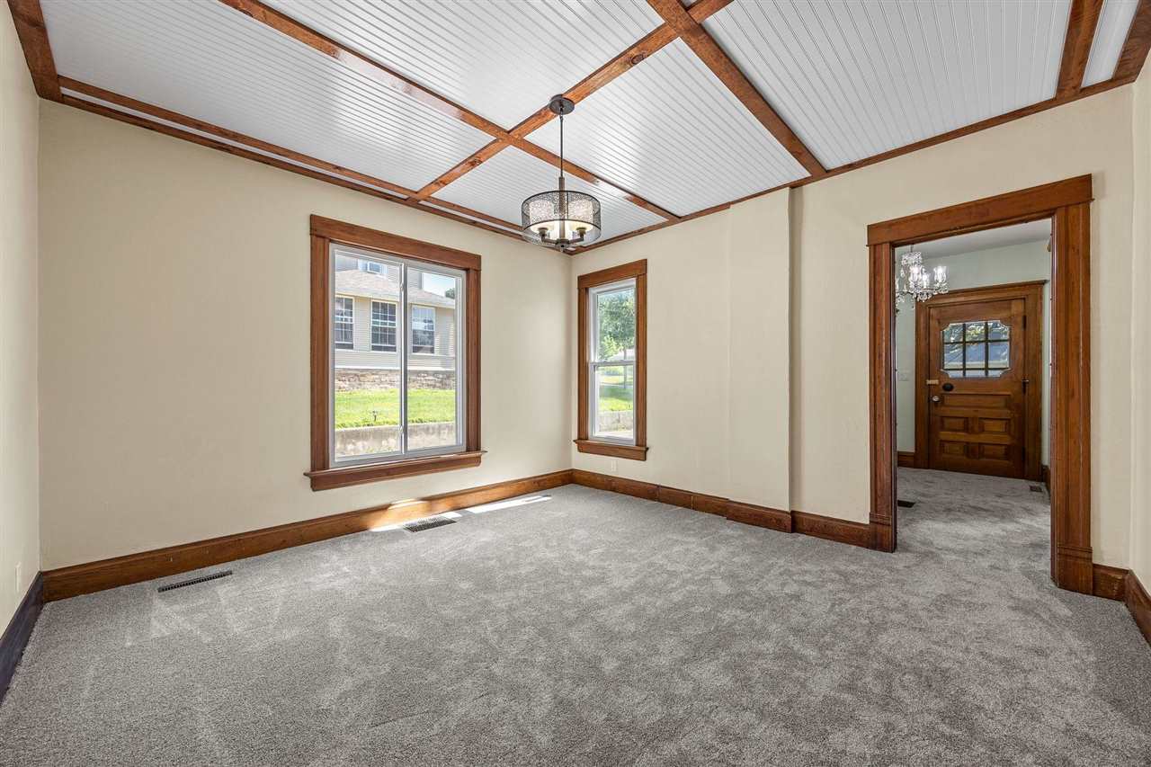 1806 8th Avenue Belle Plaine IA 52208