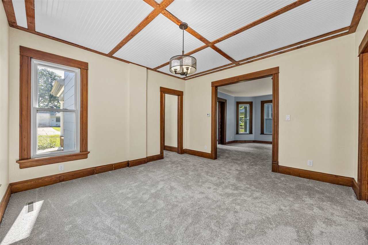 1806 8th Avenue Belle Plaine IA 52208