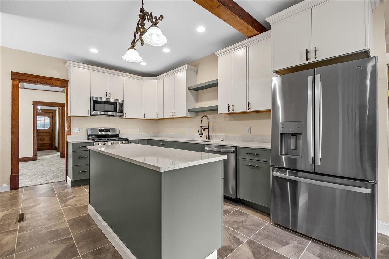 1806 8th Avenue Belle Plaine IA 52208