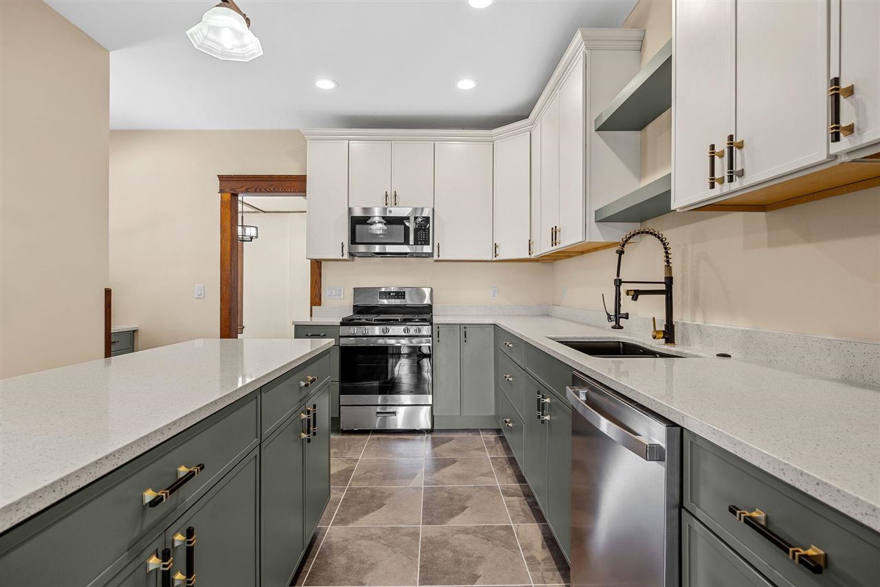 1806 8th Avenue Belle Plaine IA 52208