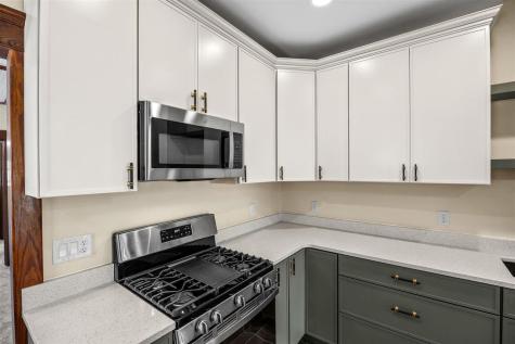 1806 8th Avenue Belle Plaine IA 52208