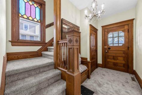 1806 8th Avenue Belle Plaine IA 52208