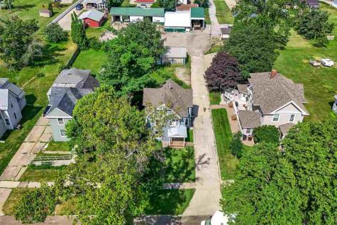 1806 8th Avenue Belle Plaine IA 52208