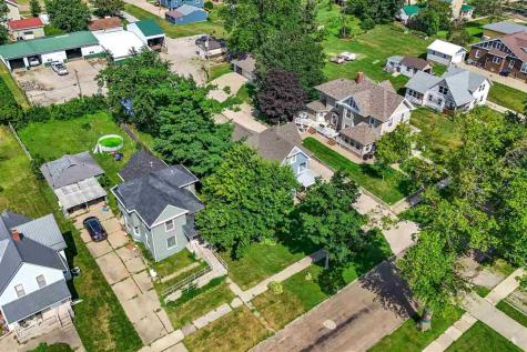 1806 8th Avenue Belle Plaine IA 52208