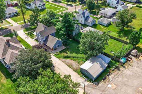 1806 8th Avenue Belle Plaine IA 52208