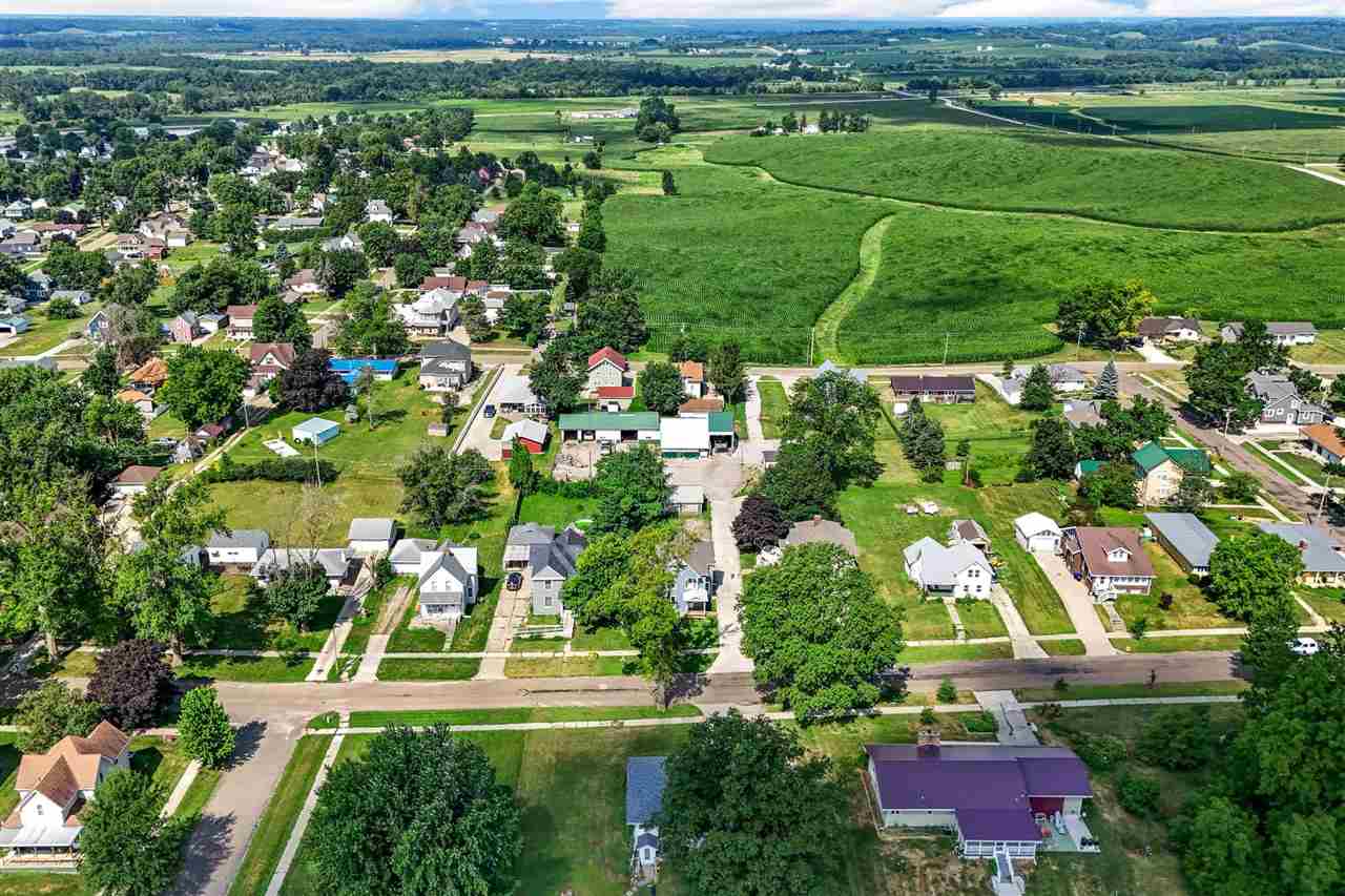 1806 8th Avenue Belle Plaine IA 52208
