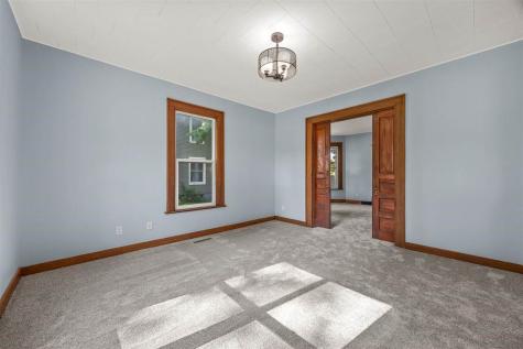 1806 8th Avenue Belle Plaine IA 52208