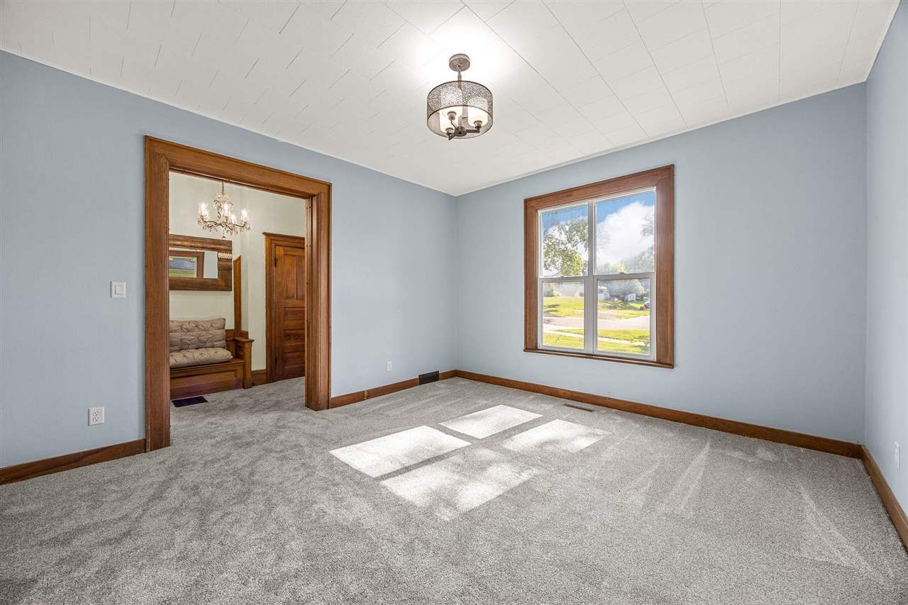 1806 8th Avenue Belle Plaine IA 52208