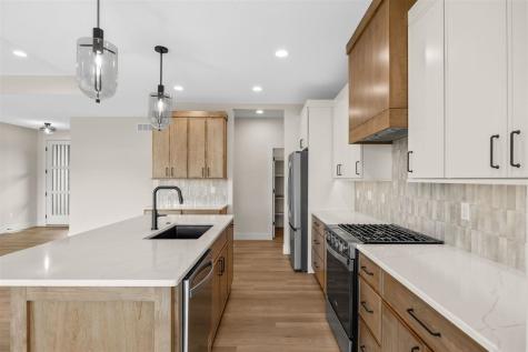 810 17th Avenue SW Mt Vernon IA 52314
