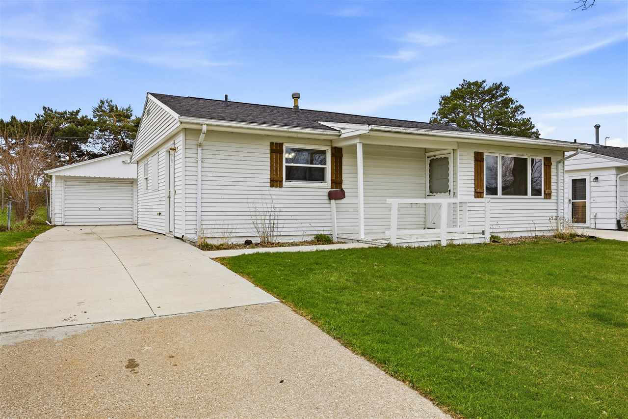 1051 Clifton Street NE Cedar Rapids IA 52402