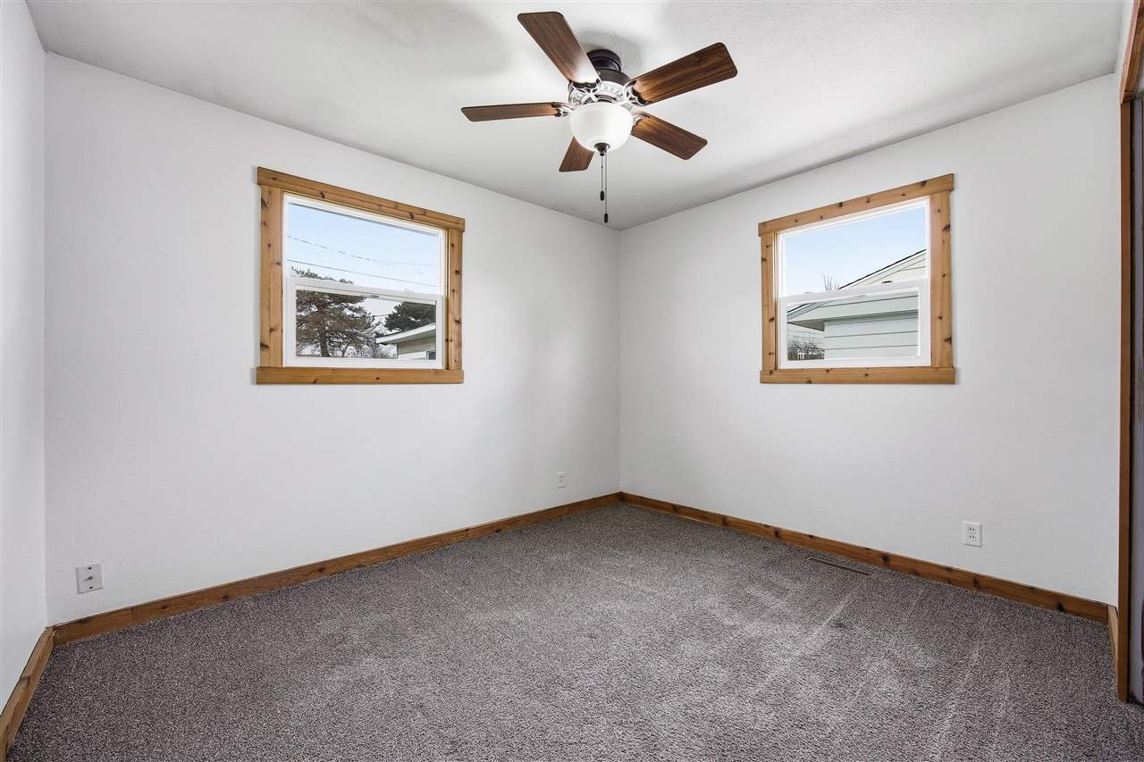 1051 Clifton Street NE Cedar Rapids IA 52402