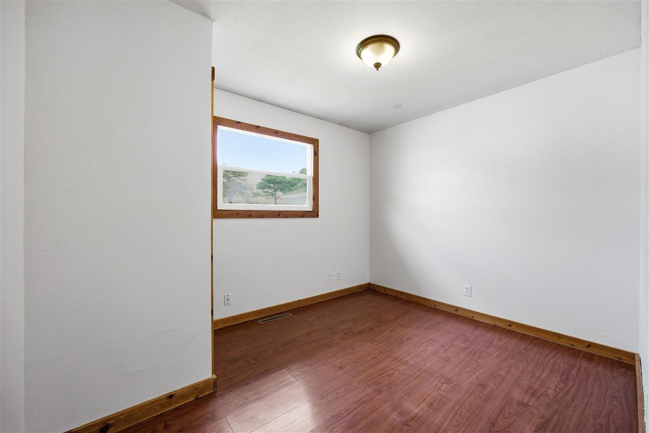 1051 Clifton Street NE Cedar Rapids IA 52402