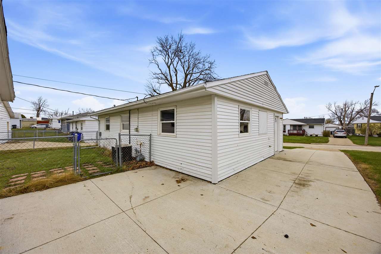 1051 Clifton Street NE Cedar Rapids IA 52402