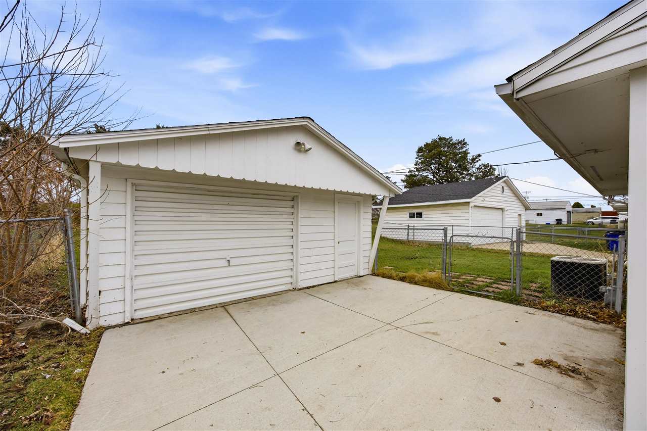 1051 Clifton Street NE Cedar Rapids IA 52402