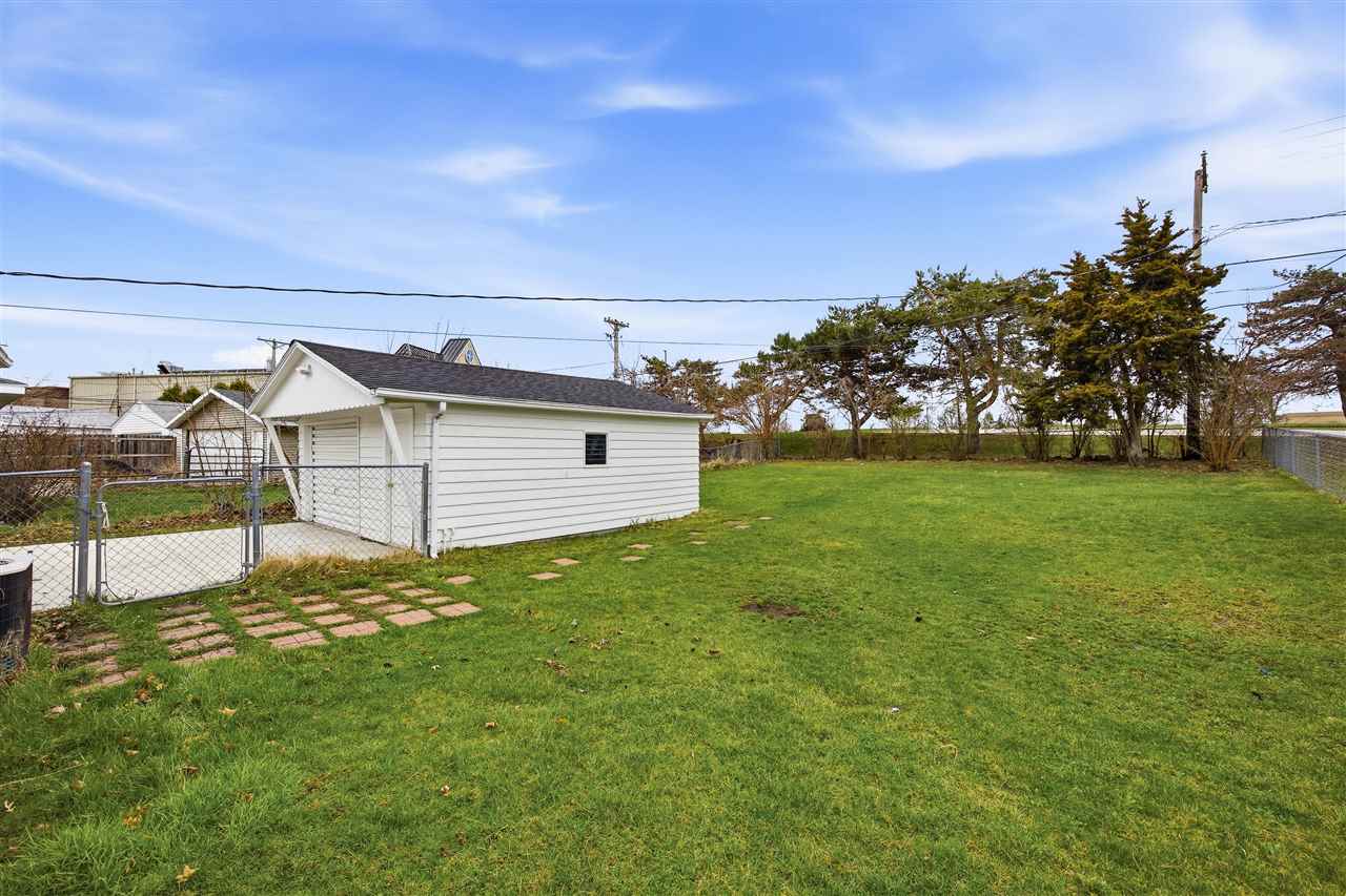1051 Clifton Street NE Cedar Rapids IA 52402