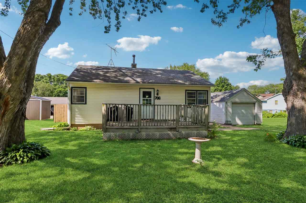 706 West Maple Street Williamsburg IA 52361