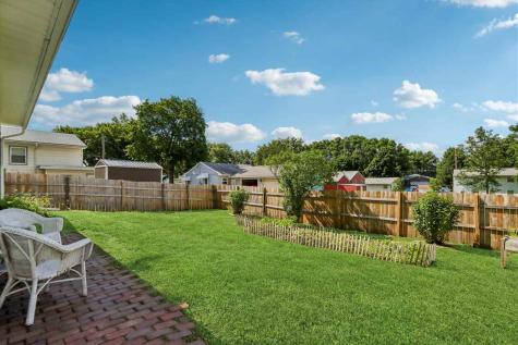 706 West Maple Street Williamsburg IA 52361