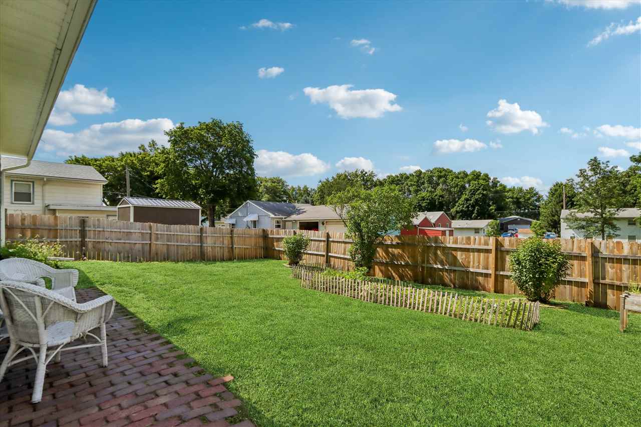 706 West Maple Street Williamsburg IA 52361