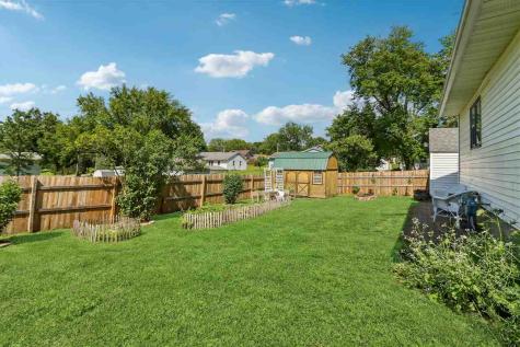 706 West Maple Street Williamsburg IA 52361