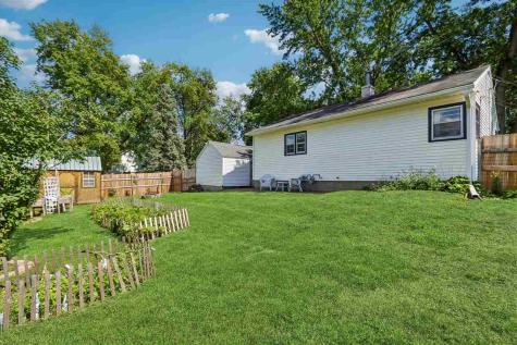 706 West Maple Street Williamsburg IA 52361