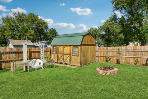 706 West Maple Street Williamsburg IA 52361