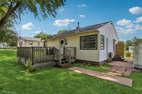 706 West Maple Street Williamsburg IA 52361