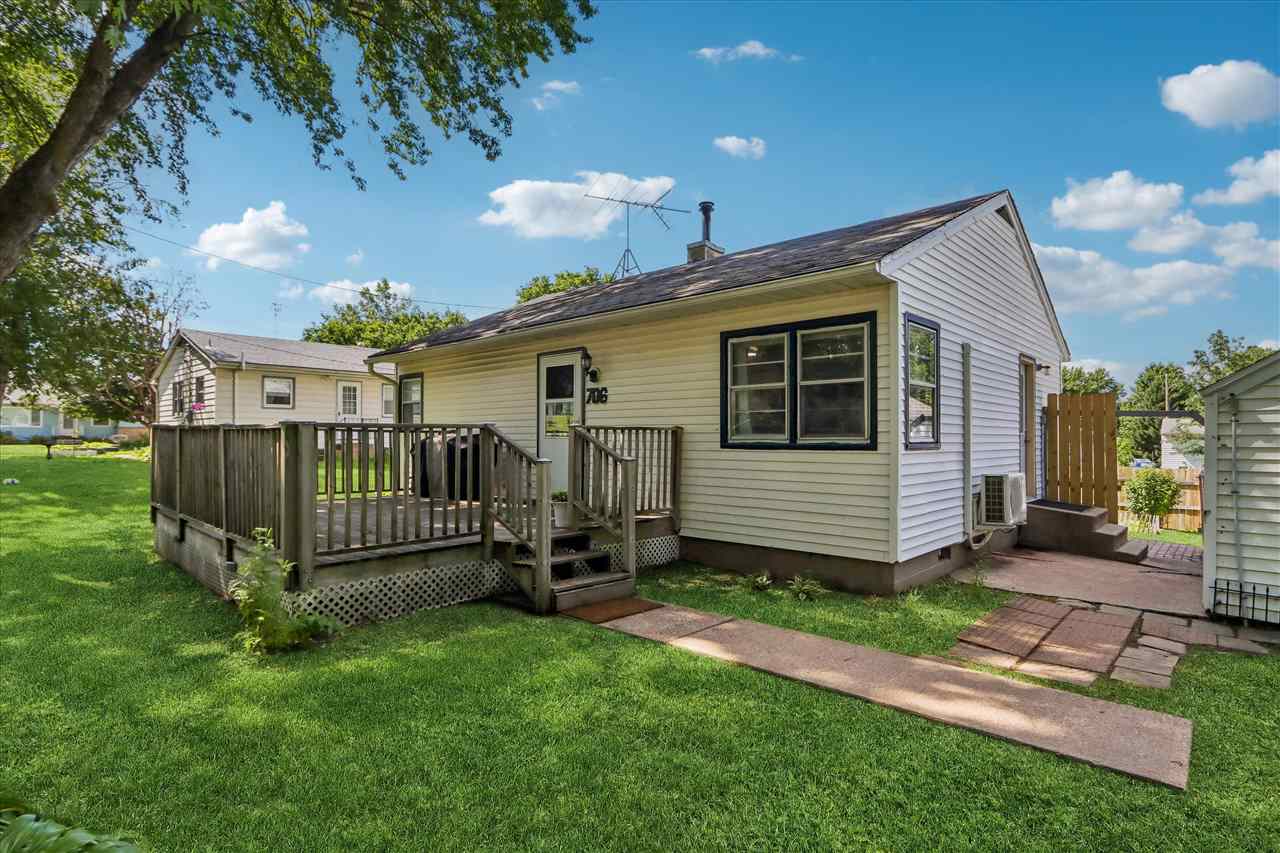 706 West Maple Street Williamsburg IA 52361