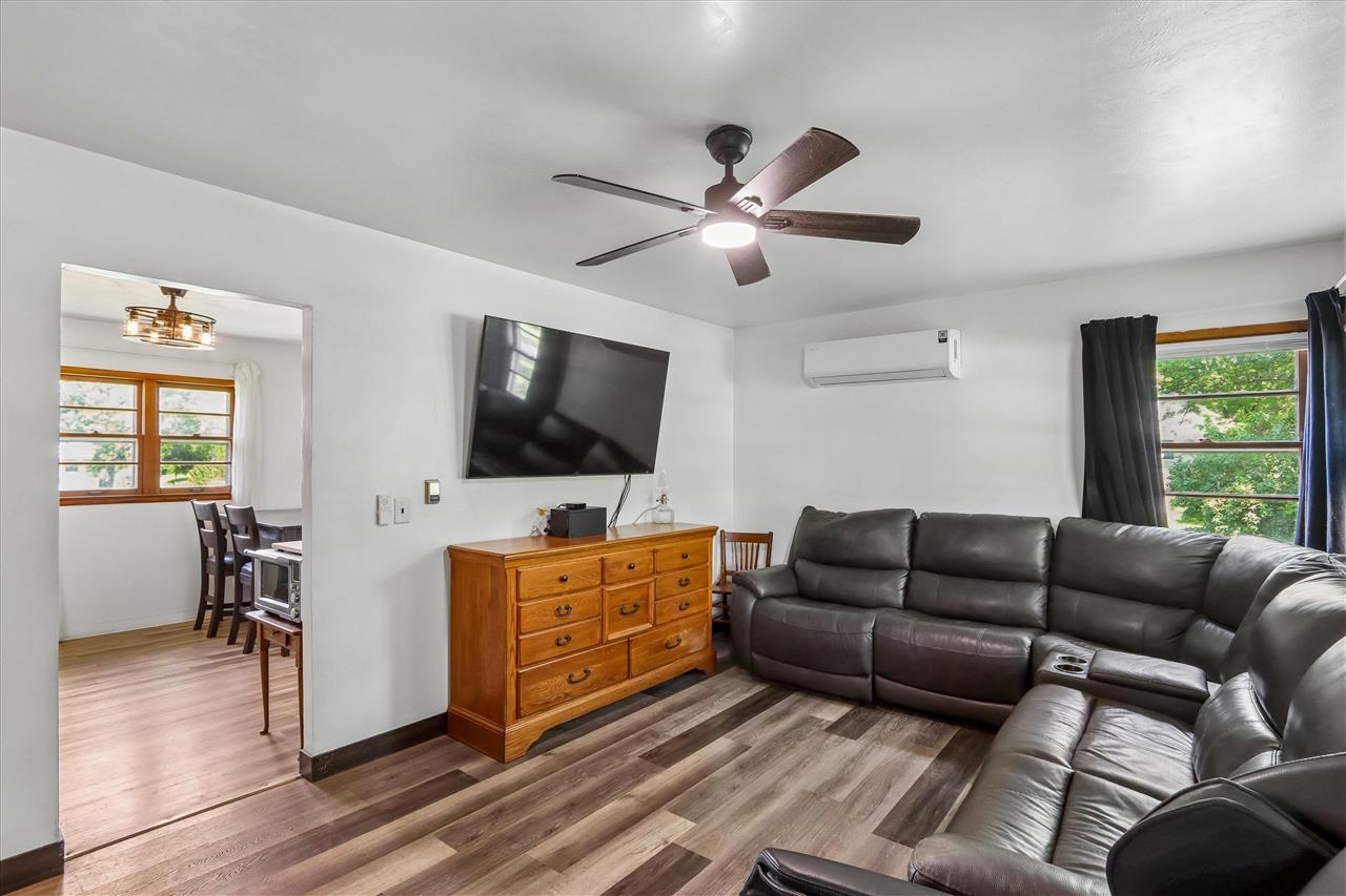706 West Maple Street Williamsburg IA 52361