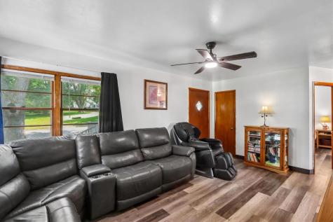 706 West Maple Street Williamsburg IA 52361