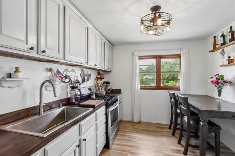 706 West Maple Street Williamsburg IA 52361