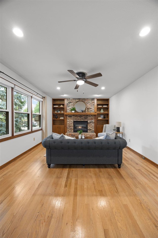 2283 Cae Drive Iowa City IA 52246