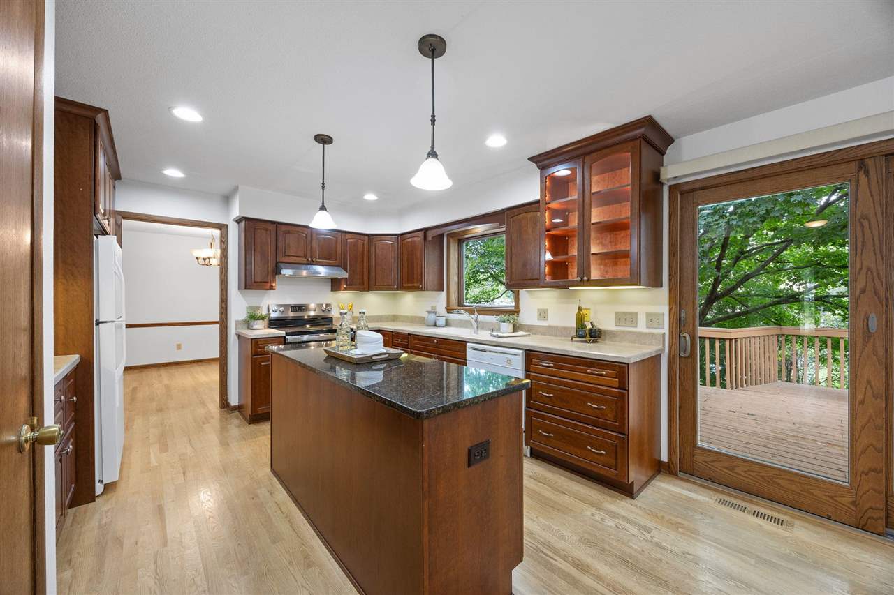 2283 Cae Drive Iowa City IA 52246