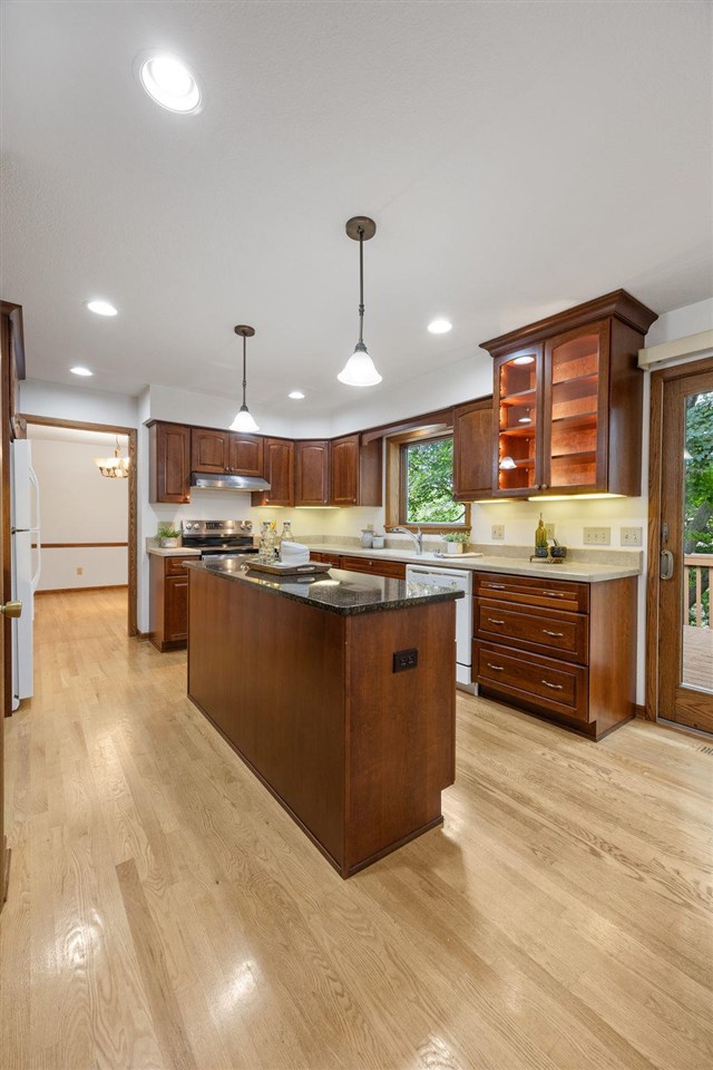 2283 Cae Drive Iowa City IA 52246