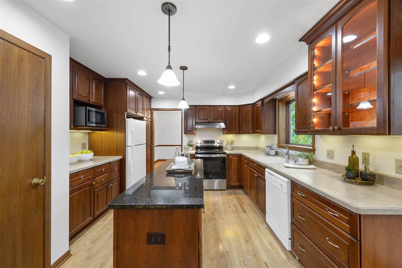 2283 Cae Drive Iowa City IA 52246