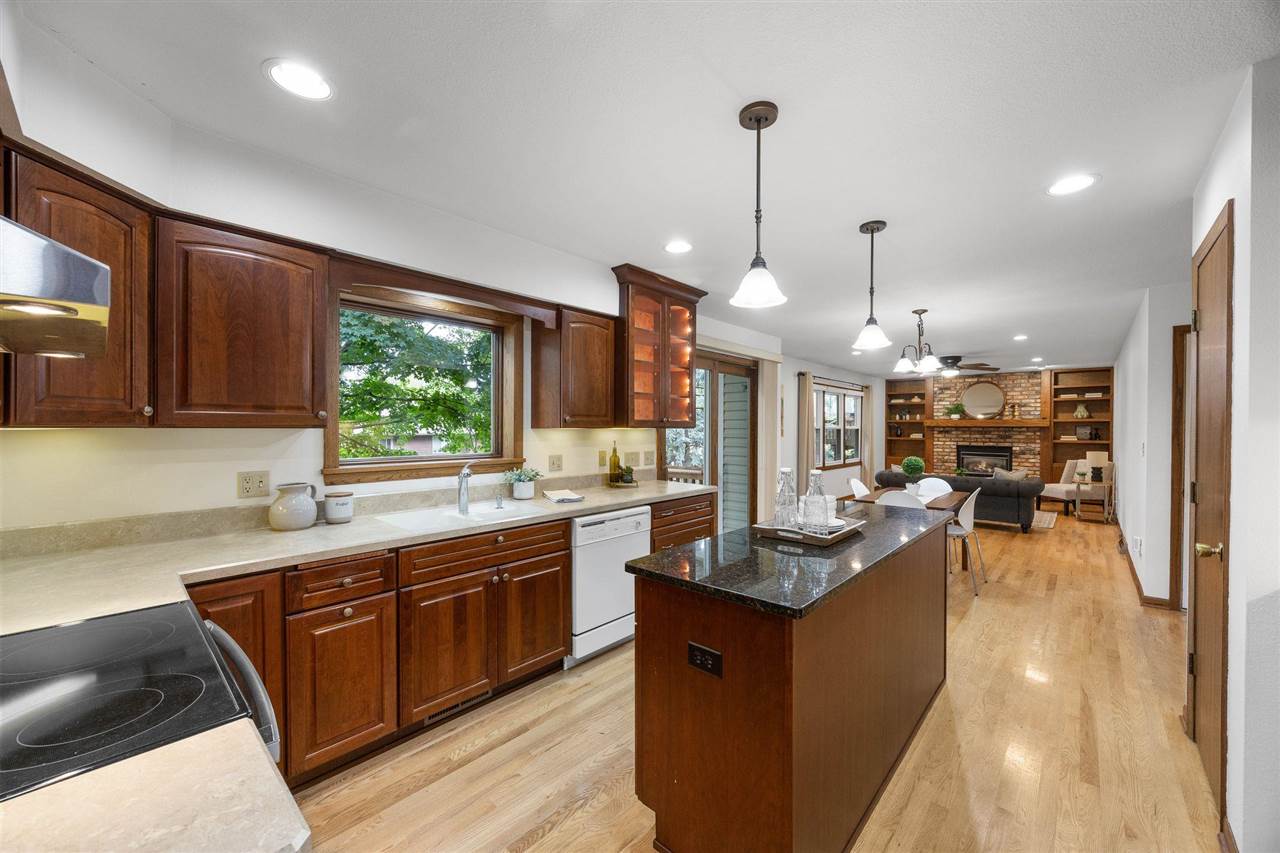 2283 Cae Drive Iowa City IA 52246