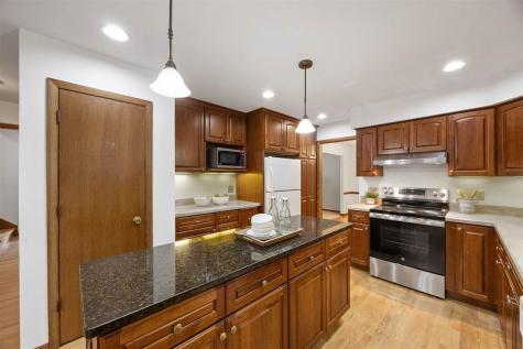 2283 Cae Drive Iowa City IA 52246